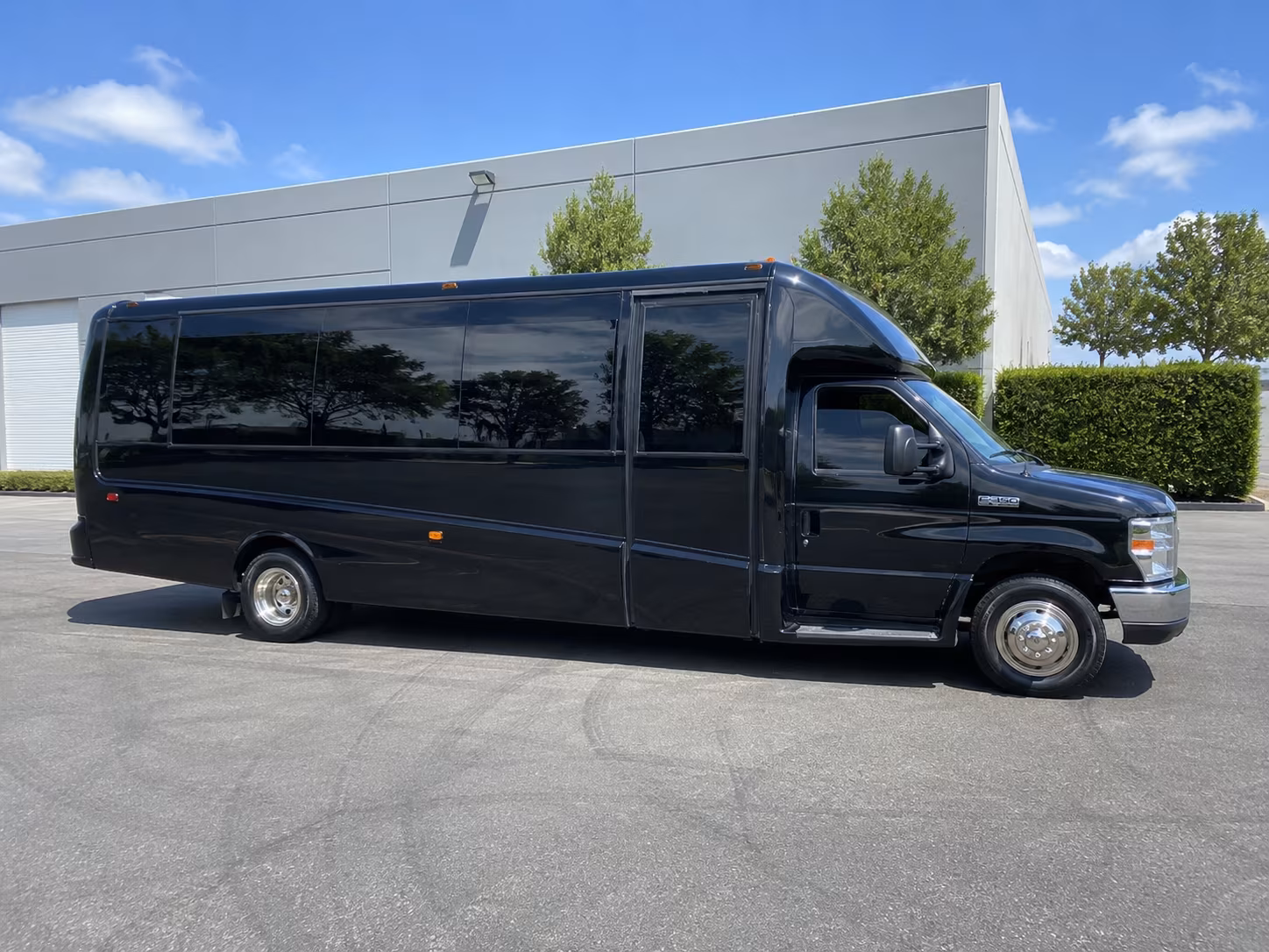 Atlanta Winery Tour & Pub Crawl Transportation party bus exterior